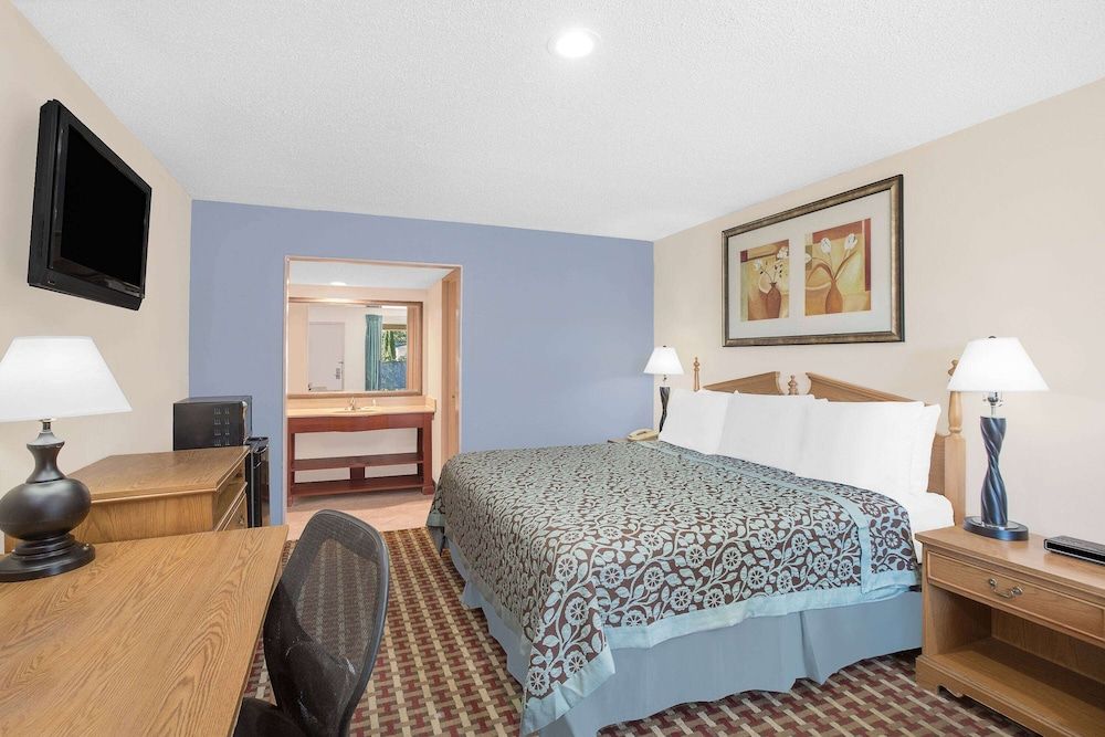 Room, 1 Queen Bed, Accessible, Non Smoking (Mobility)