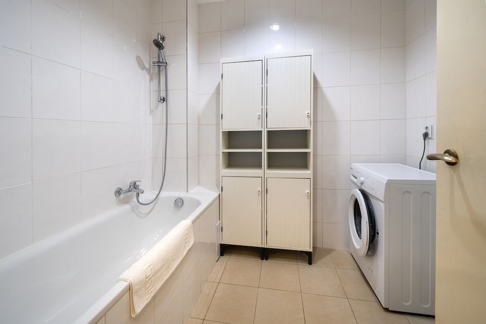 New Town - Apple Apartments Economy Studio, 1 King Bed, Balcony 14