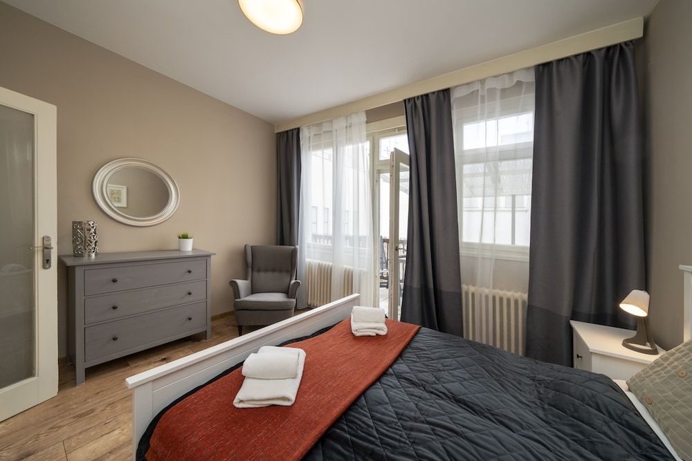 New Town - Apple Apartments Economy Studio, 1 King Bed, Balcony 5