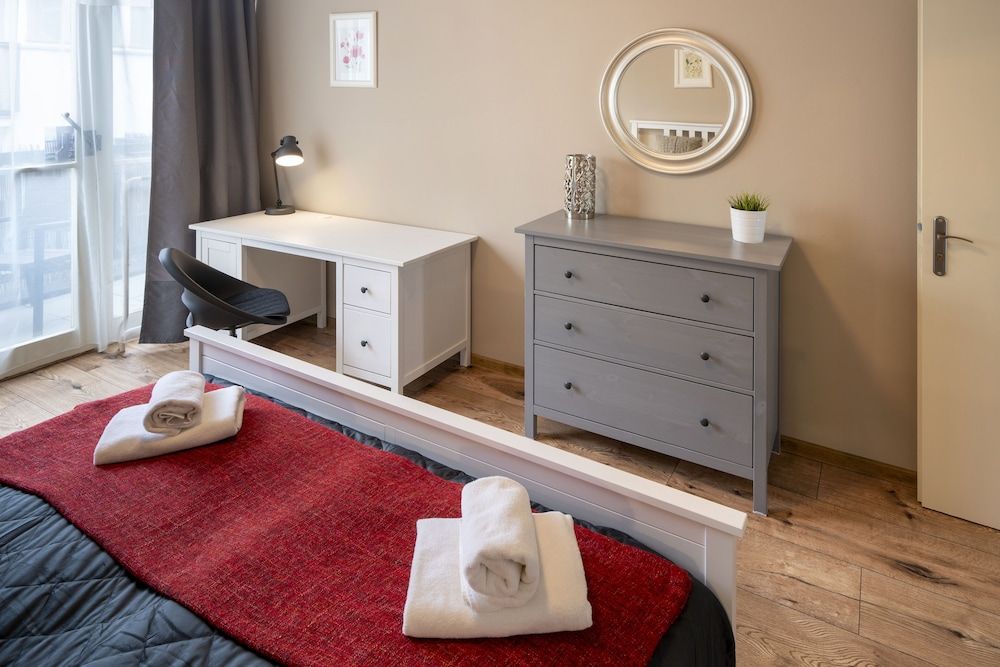 New Town - Apple Apartments Economy Studio, 1 King Bed, Balcony 17