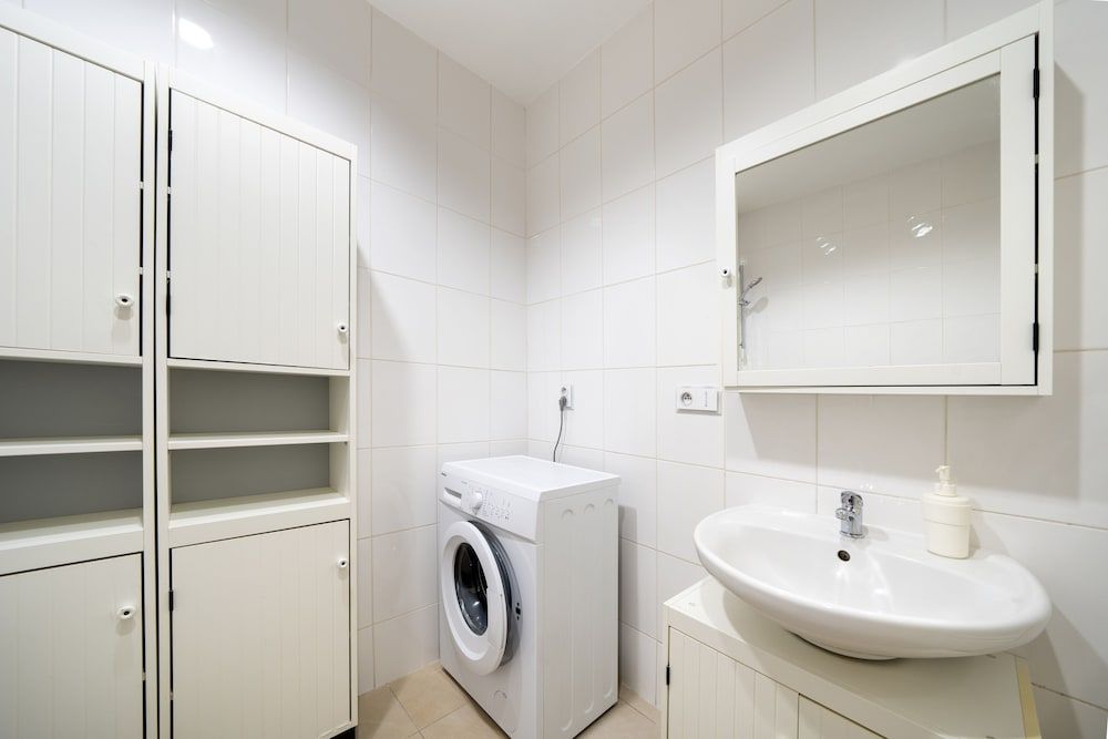 New Town - Apple Apartments Economy Studio, 1 King Bed, Balcony 15