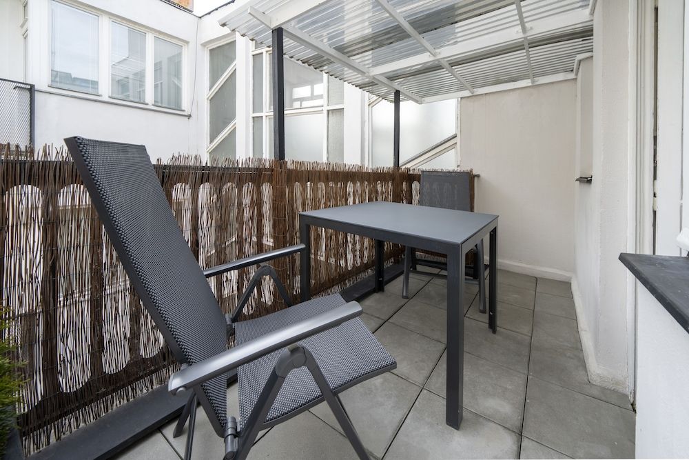 New Town - Apple Apartments Economy Studio, 1 King Bed, Balcony 10