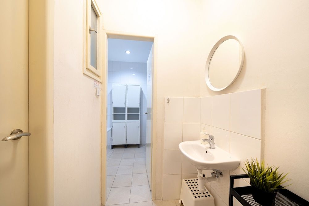 New Town - Apple Apartments Economy Studio, 1 King Bed, Balcony 16