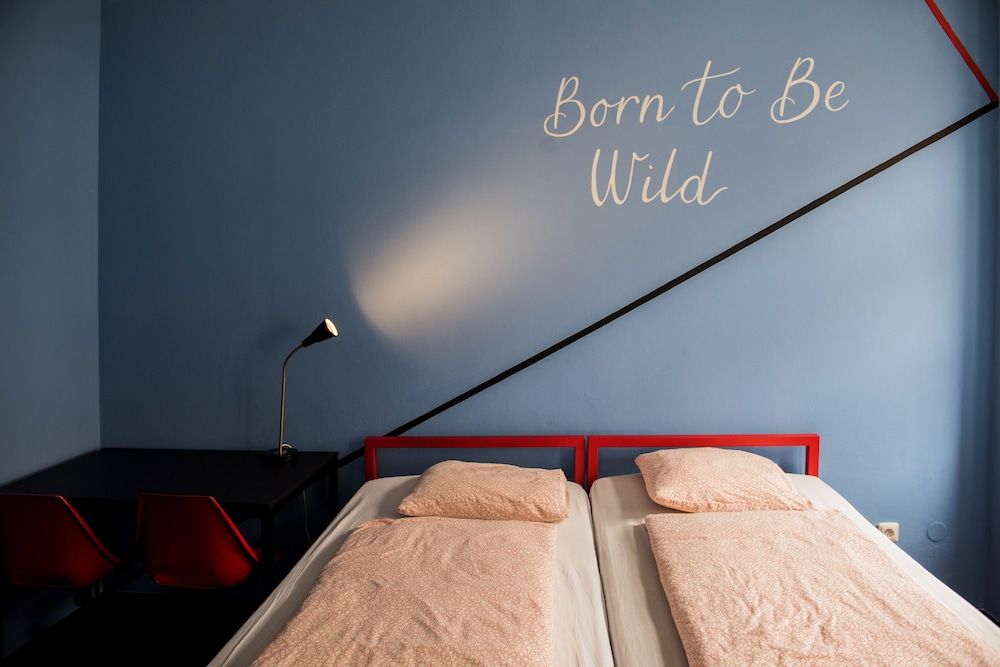 Hostel Eleven Basic Double or Twin Room, Shared Bathroom 3