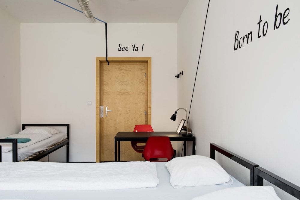 Hostel Eleven Basic Double or Twin Room, Shared Bathroom 8