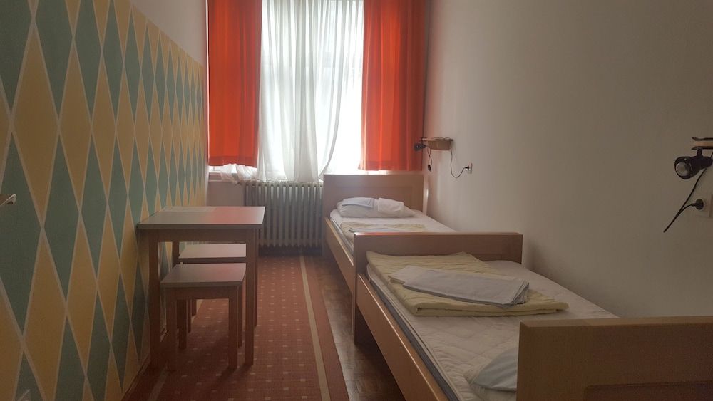 HI Hostel Zagreb Twin Room, 2 Twin Beds, Shared Bathroom