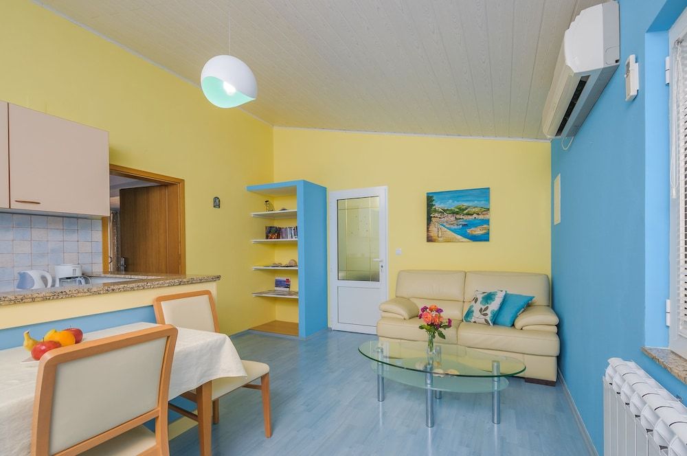 Komazin Apartment More 9