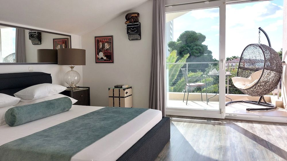 Refresh Boutique Apartments Premium Double Room, Balcony, Partial Sea View 6