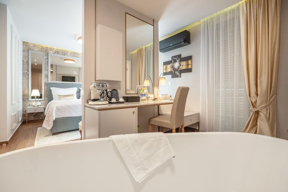 Luxury Rooms Kadena Deluxe Room, 1 Bedroom, Private Bathroom 3