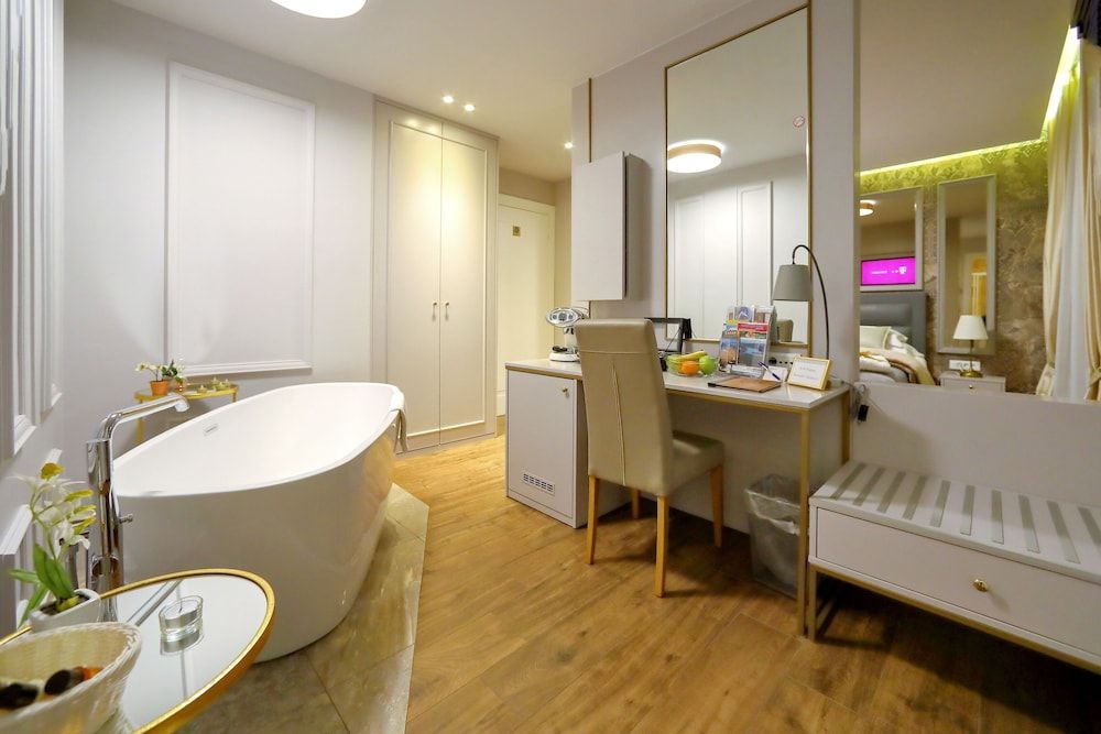 Luxury Rooms Kadena Deluxe Room, 1 Bedroom, Private Bathroom 21