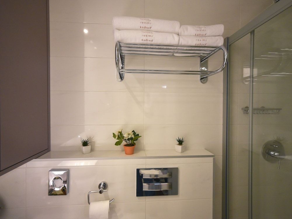 Luxury Rooms Kadena Deluxe Room, 1 Bedroom, BRONZE 18