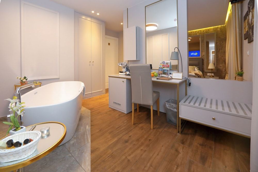 Luxury Rooms Kadena Deluxe Room, 1 Bedroom, Private Bathroom 22