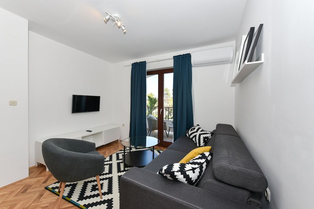 One Bedroom Apartment, Balcony, Garden view (A6)