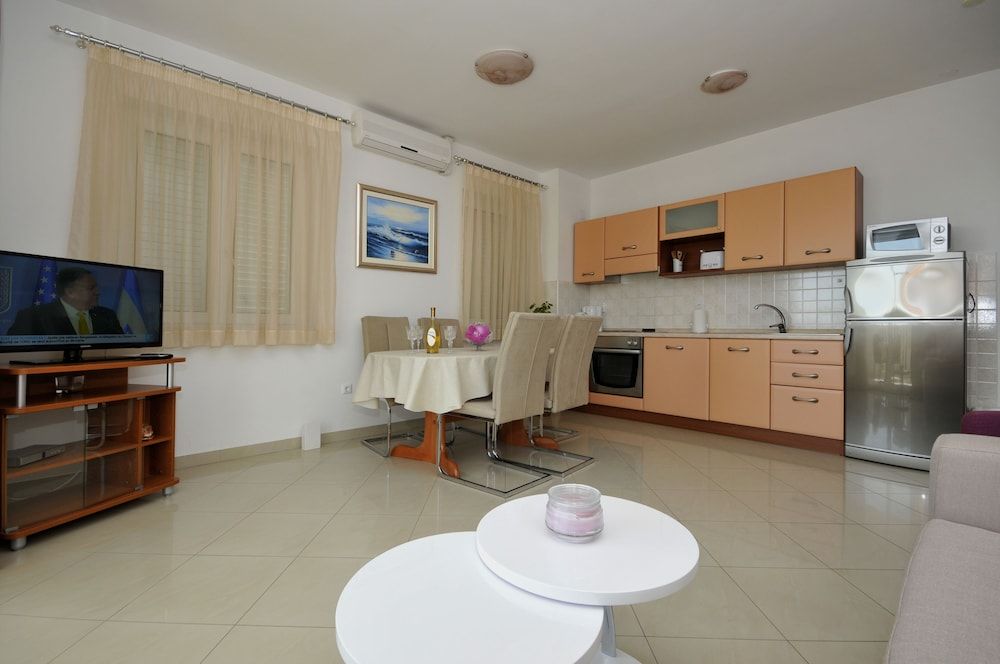 Apartmani Trogir Superior Apartment, 2 Bedrooms, Balcony (4+1 people) 8