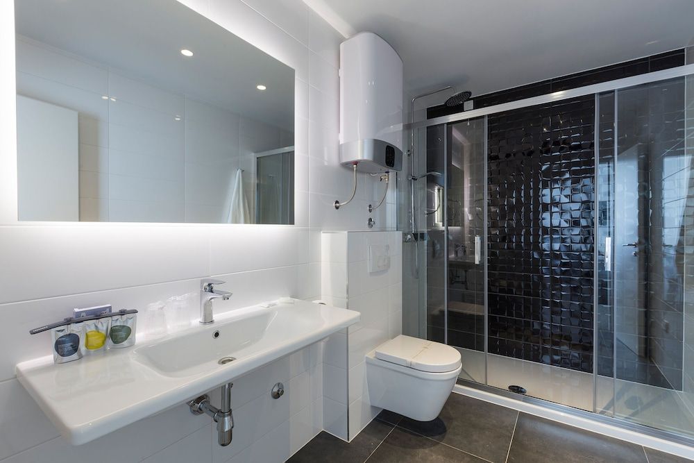 B Gold Luxury Rooms Deluxe Double or Twin Room 11