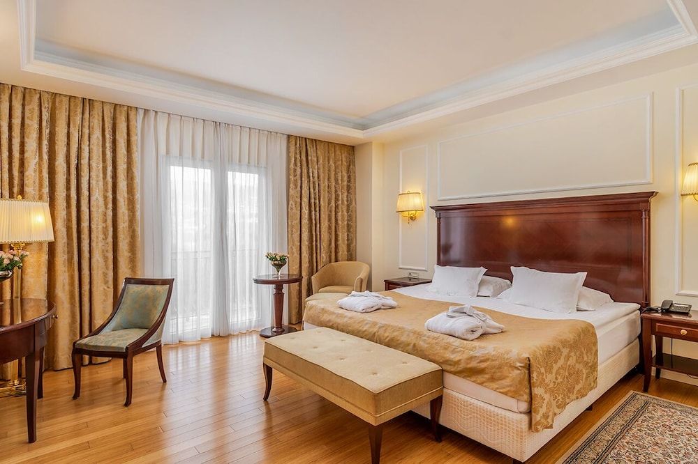 Hotel President Solin Deluxe Double or Twin Room with Balcony and extra bed.
