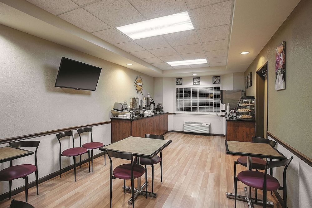 undefined La Quinta Inn & Suites by Wyndham Davis 10