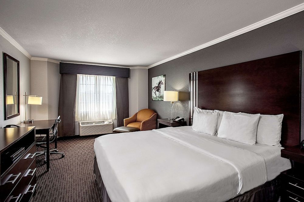 undefined La Quinta Inn & Suites by Wyndham Davis 2