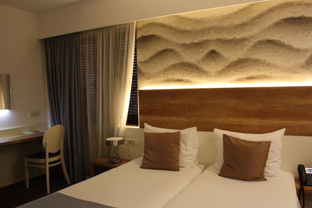 Santiny Hotel & Restaurant Superior Twin Room, 1 Bedroom 2