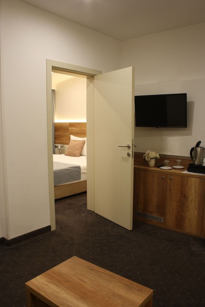 Santiny Hotel & Restaurant Superior Suite 2