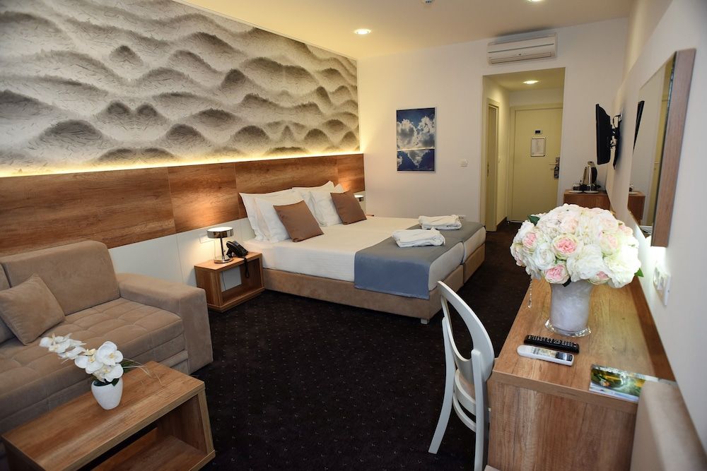 Santiny Hotel & Restaurant Deluxe Twin Room 2