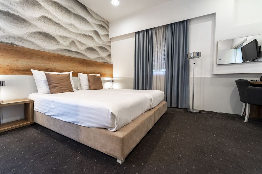 Santiny Hotel & Restaurant Superior Twin Room, 1 Bedroom 3