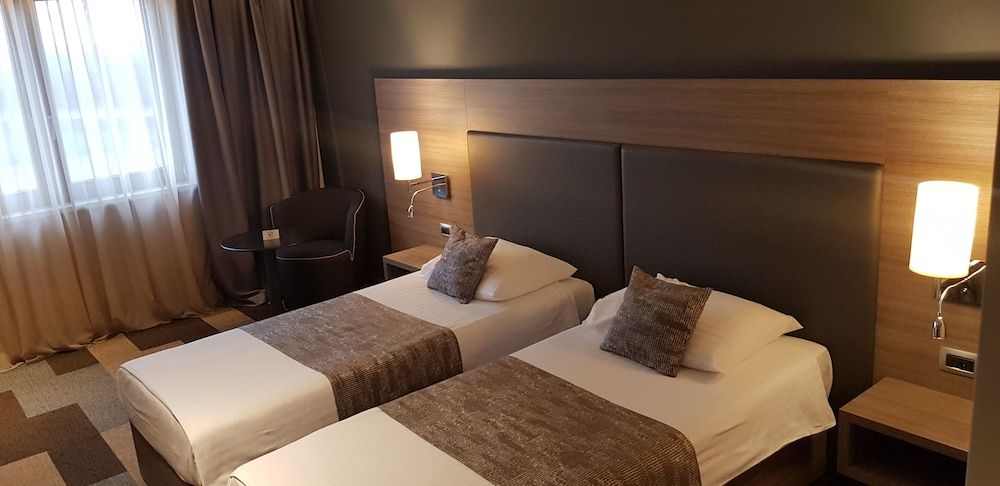 Hotel Princess Deluxe Twin Room, 2 Twin Beds 2