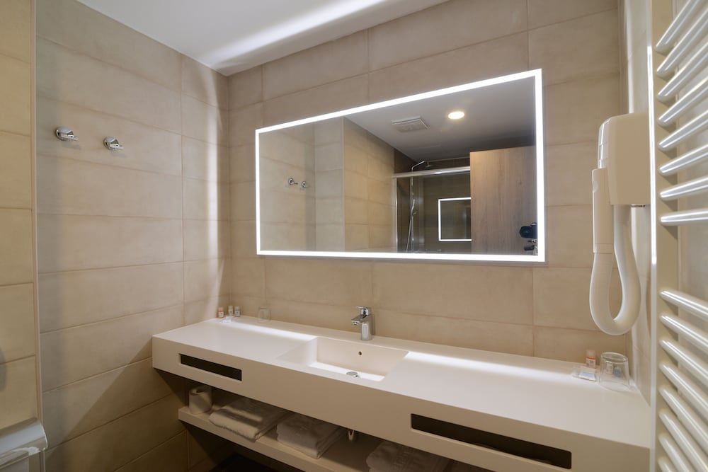 Hotel Princess Deluxe Double Room, 1 Queen Bed 5