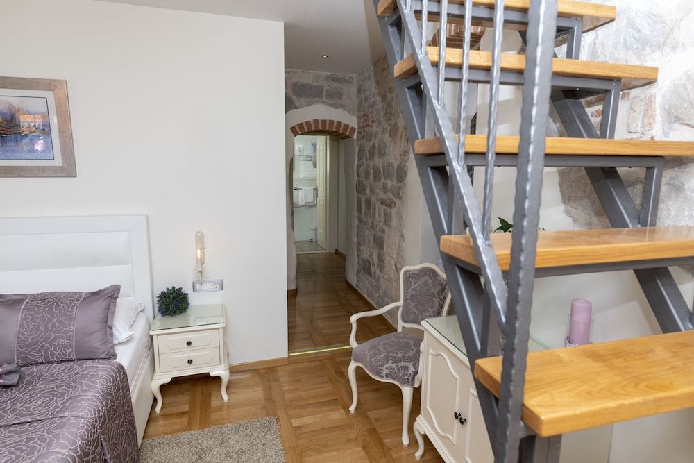 Gothic Palace Heritage Family Double Room 8