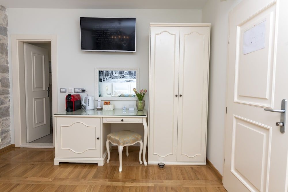 Gothic Palace Heritage Superior Room, 1 King Bed 6