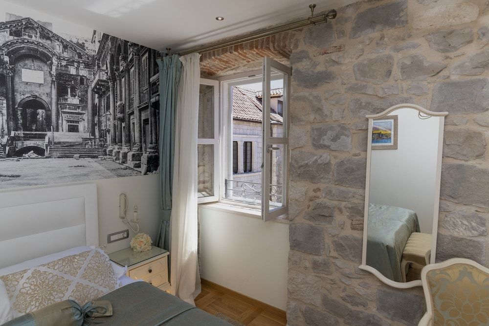 Gothic Palace Heritage Superior Room, 1 King Bed 4