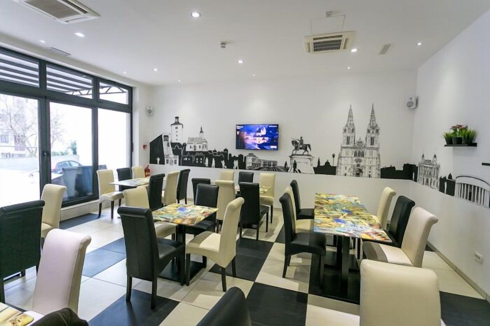 undefined Hostel Moving 9