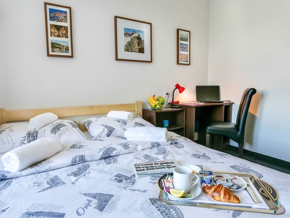 Hostel Moving Comfort Double Room