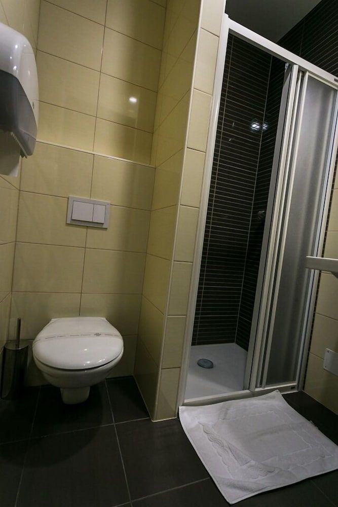 Hostel Moving Comfort Double Room 4