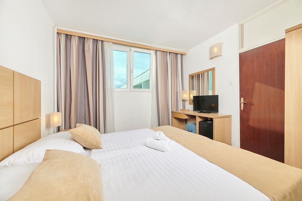 Comfort family room with balcony