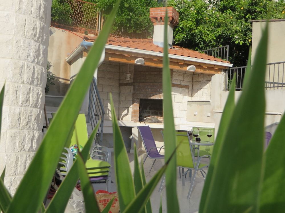 undefined Icy-House 5