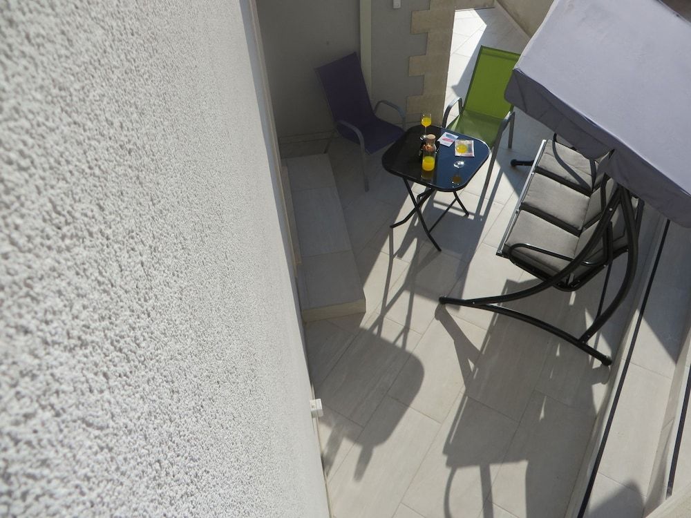 Icy-House Standard Double Room, 1 King Bed with Sofa bed, Partial Sea View 2