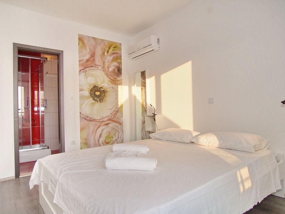 Icy-House Romantic Double Room, 1 Bedroom, Sea View 2