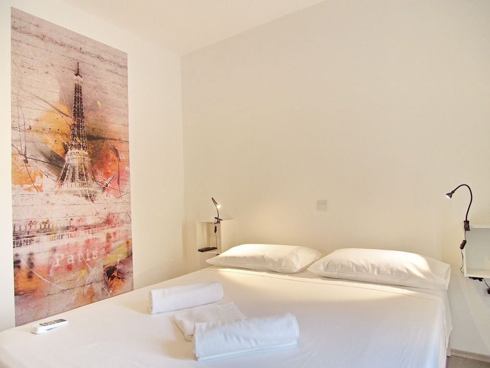 Icy-House Standard Double Room, 1 King Bed with Sofa bed, Partial Sea View