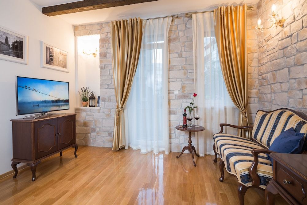 Priska Heritage Rooms Exclusive Suite, Balcony, Courtyard View (104) 6