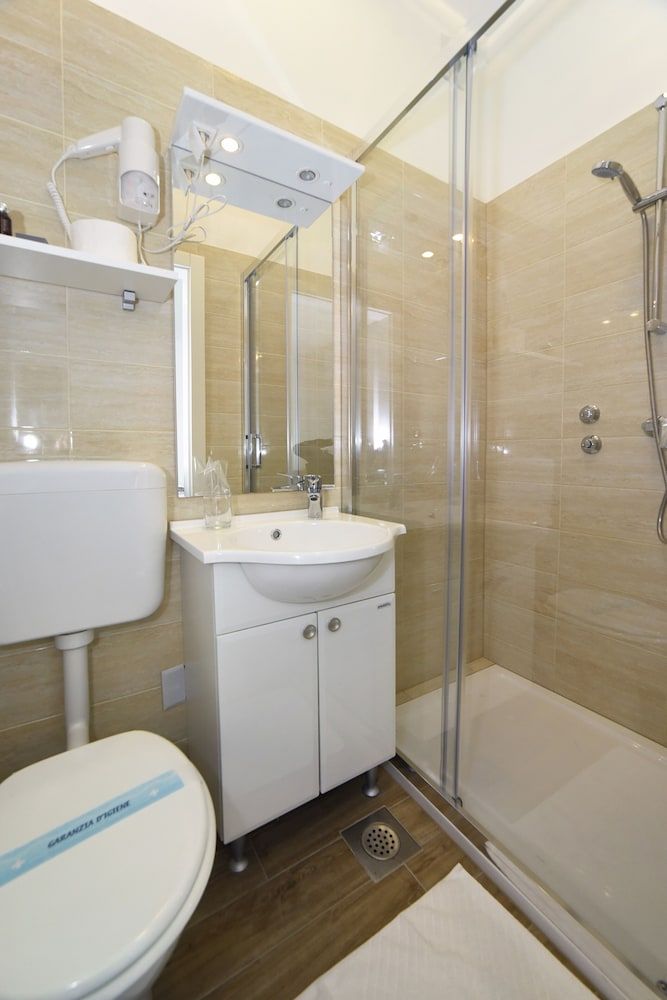 Hotel Orient Zagreb Standard Double Room 11