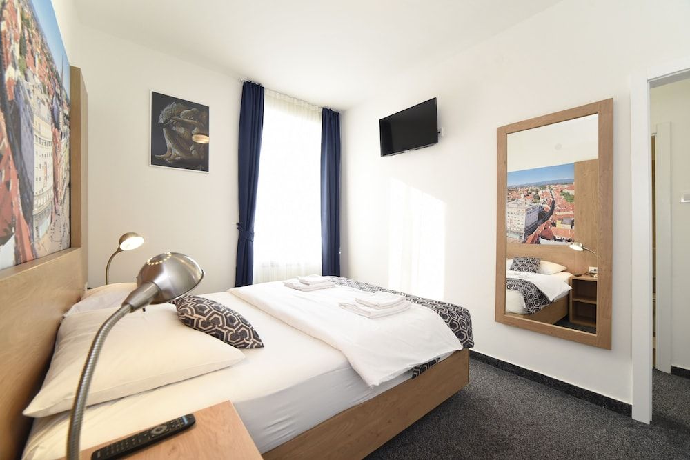 Hotel Orient Zagreb Standard Double Room 8