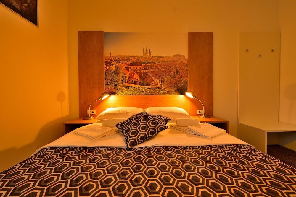 Hotel Orient Zagreb Standard Double Room 3