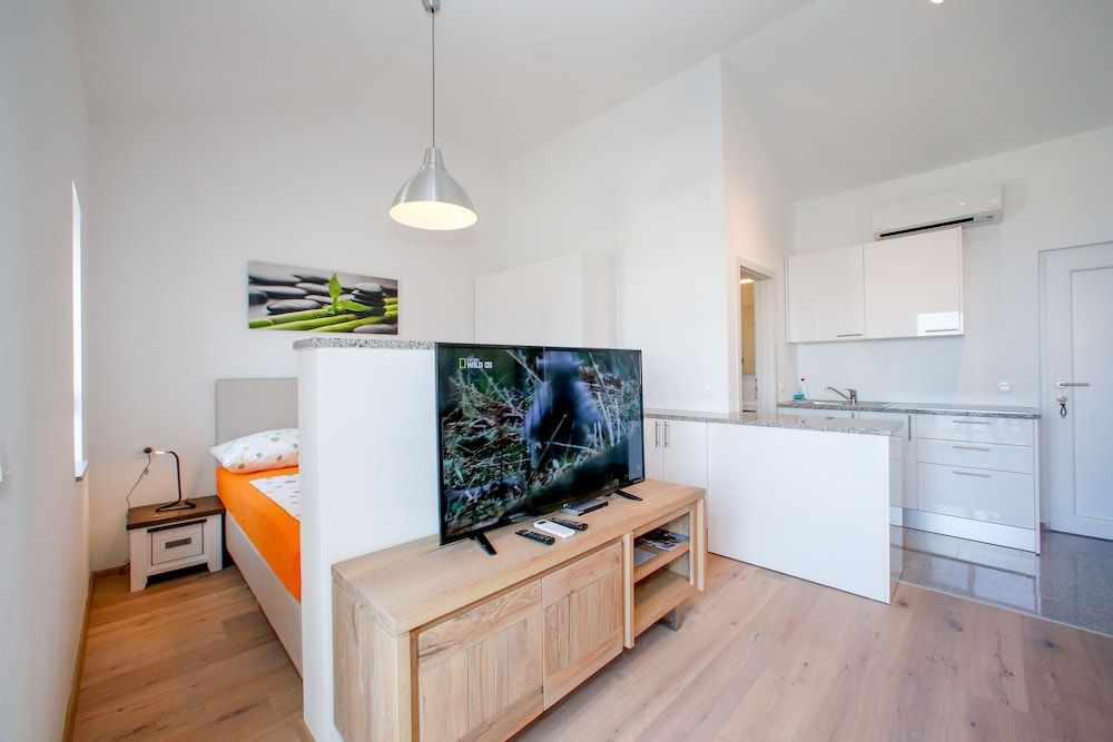 BC Eleven Superior Studio, Sea View 4