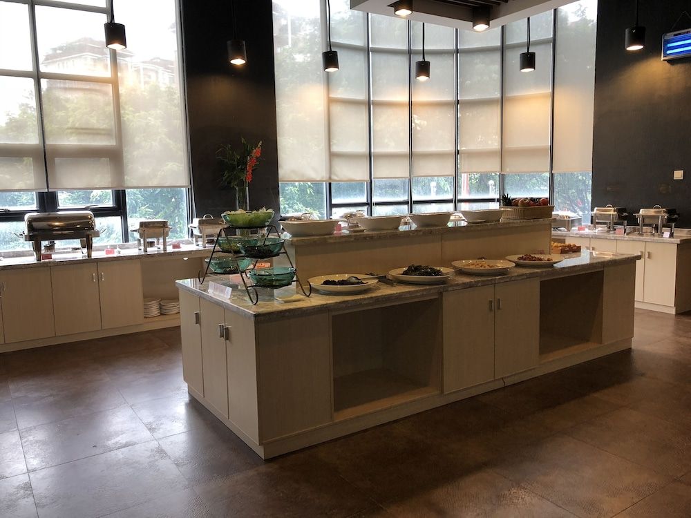 undefined Henry Business Hotel 10