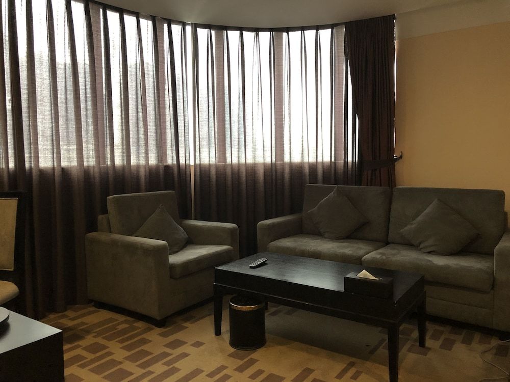 Henry Business Hotel Superior Suite 3