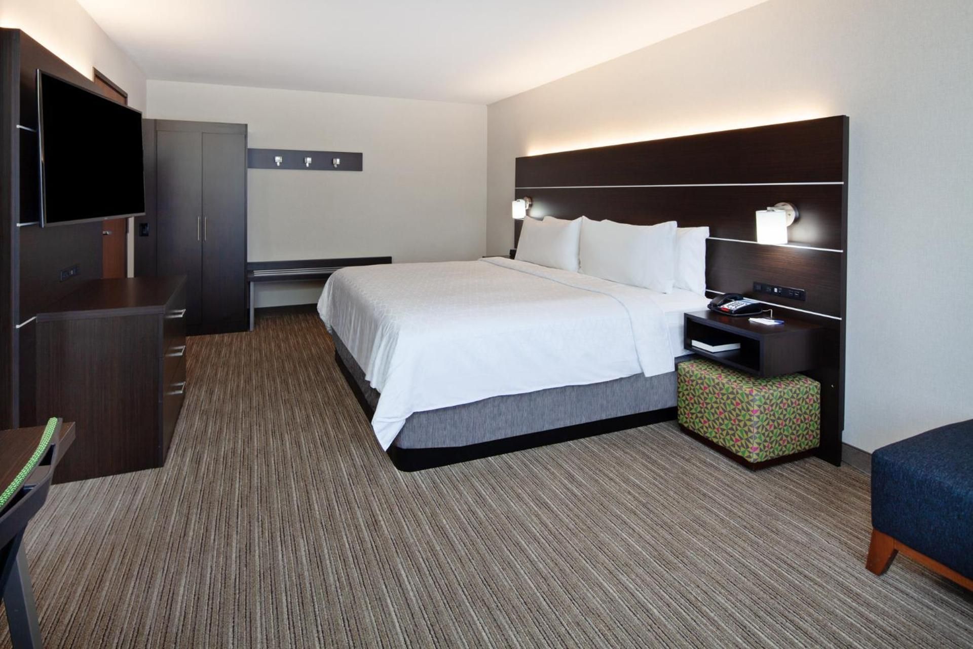 One-Bedroom King Suite - Top Floor