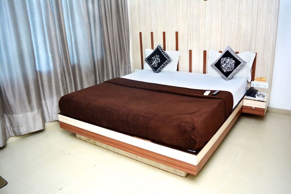 Hotel Planet Deluxe AC Twin Room (Unmarried couples are not allowed)