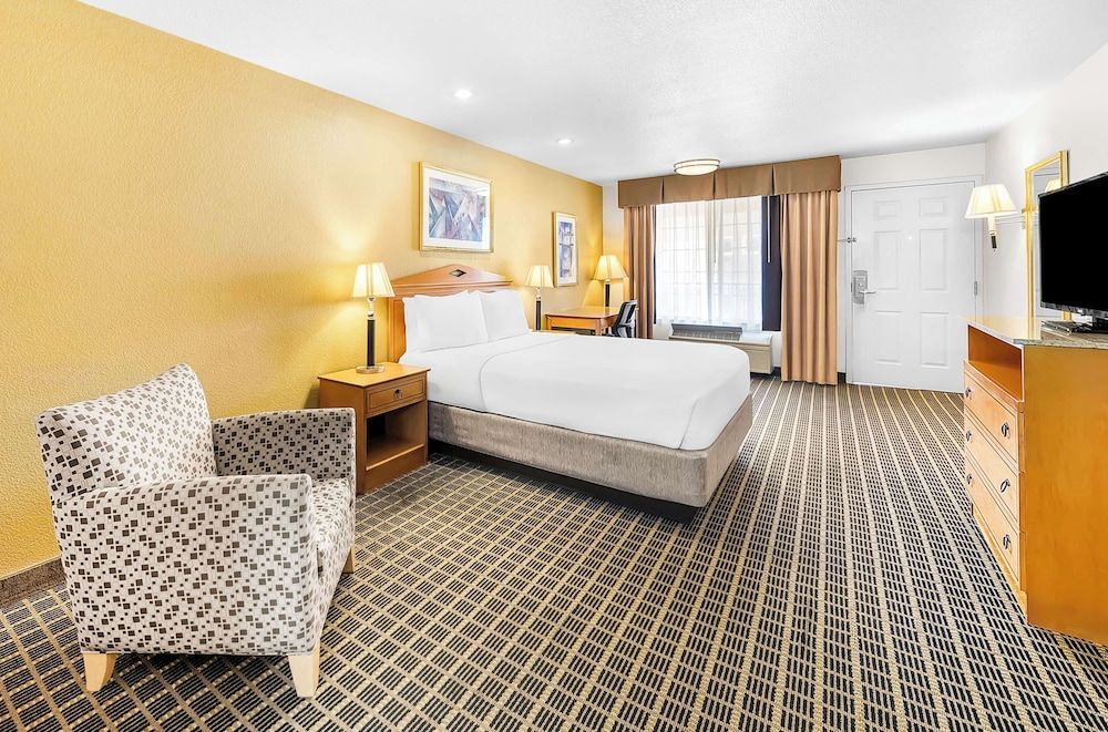 undefined SureStay Plus Hotel by Best Western San Jose Central City 7