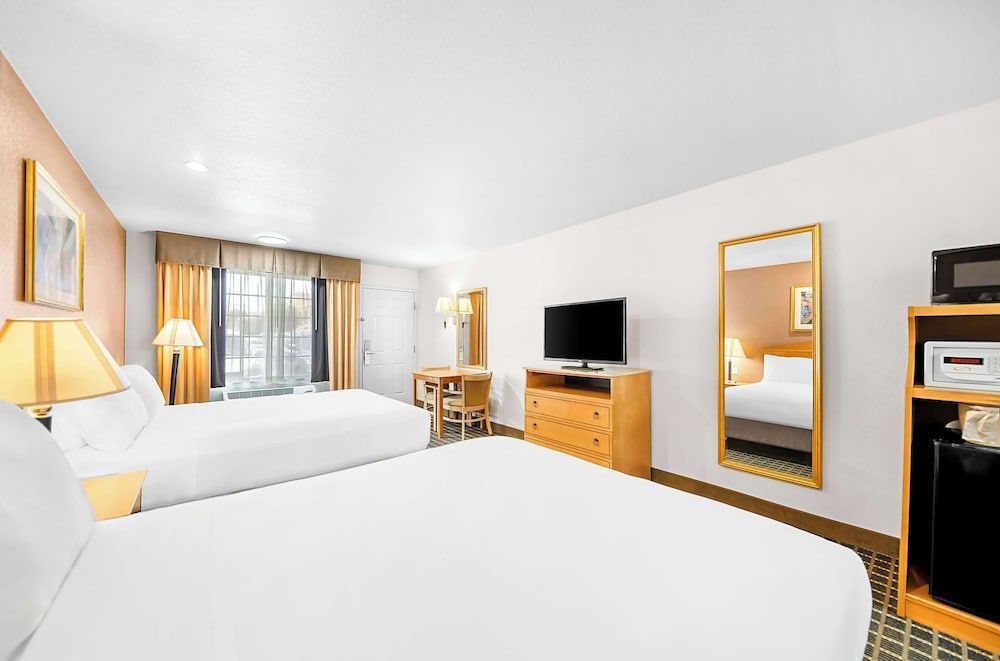 undefined SureStay Plus Hotel by Best Western San Jose Central City 4